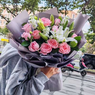 聊城11朵戴安娜粉玫瑰百合，与你一起追逐梦想