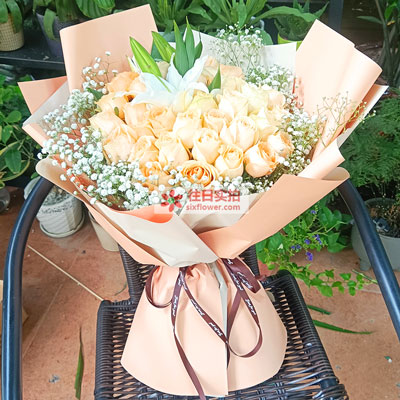 聊城33朵香槟玫瑰百合，心里永远是你